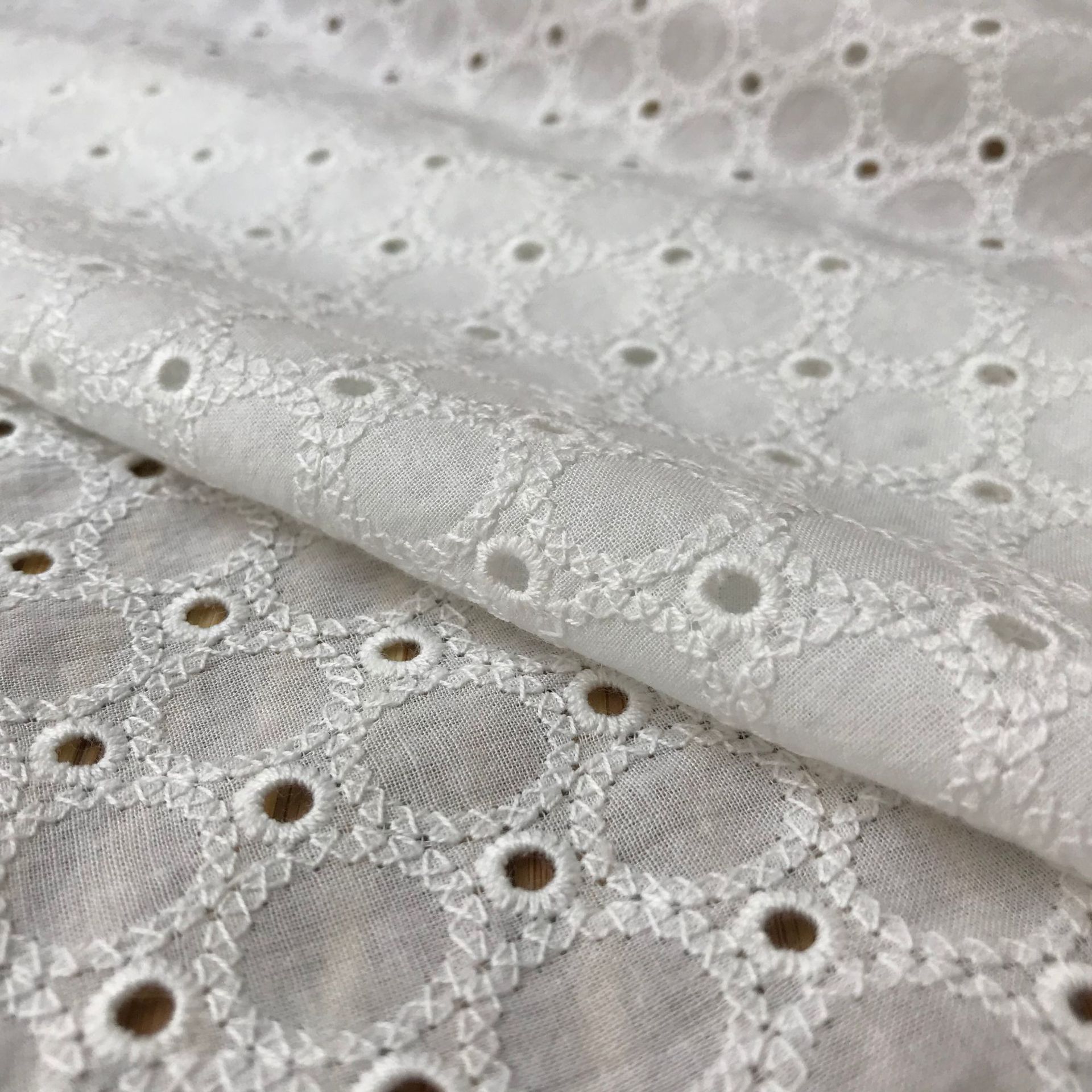 Kain Denim Katun Berlubang Kec - Sewing Eyelet Fabric ulasan dan harga